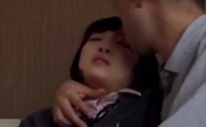 【JK,中出し】泣きながら謝罪する女子高生を容赦なくイラマチオで調教する鬼畜な男！最後は中出しまで･･･