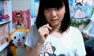 《個人撮影,自撮り,JK》幼い顔した生主がリスナーにヨイショされて発育途中のおっぱい晒しちゃってるヤバい流出映像