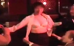 《個人撮影,四十路》ヒミツの変態クラブを潜入調査！調教済みの淫乱熟女が緊縛、変態親父たちに輪姦されドMアクメでアヘす人妻