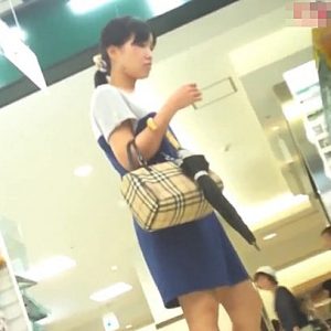 《個人撮影,ロリ,盗撮》清楚な雰囲気の女子大生の純白パンチラを逆さ撮りしたヤバいやつ！真面目そうな素人娘はこんなの履いてんのか…