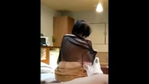 《個人撮影,五十路,不倫》エロい下着に着替えて不倫セックスを楽しむ熟年カップルの記録映像が人妻専門サイトに流出！リベンジポルノかもしれないヤバいやつ！