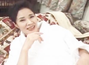 《五十路,素人,初撮り》ケバいスナックのママが久しぶりのセックスで淫らに喘ぐ！若い男の硬いチンポで突きあげられ激しくアクメ