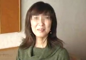 《四十路,熟女ナンパ,中出し》「膣中に下さい･･･」恥じらう素人熟女が徐々にエロい本性を現しついにはザーメン中出しおねだりｗｗ