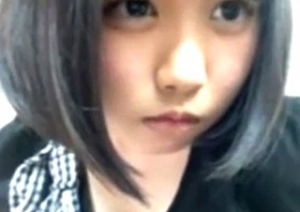 《個人撮影,JC,素人》※早期削除あり※顔出し完全にヤバいやつ･･中●生が規約違反の過激ライブ配信！リスナーに煽られあられもない姿を披露