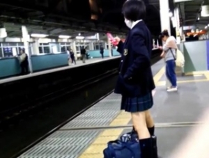 《個人撮影,盗撮,高画質》顔出し ヤバいやつ。可愛いJKばかりを狙う痴漢男の危険な盗撮動画がネット流出