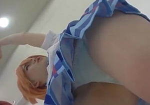 《個人撮影,素人,盗撮》ヤバいやつ。隠しカメラを仕込んでコミケに潜入した盗撮魔が可愛いレイヤーのパンチラを逆さ撮り