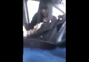 《個人撮影,人妻,流出》ヤバいやつ。アプリで見つけたロリ妻に車内でフェラ抜きしたもらった男の本物スマホ動画