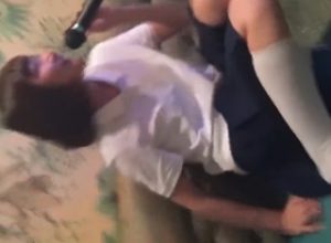 《個人撮影/JC》完全アウト！早めに見た方がよさそう･･カラオケに連れ込んだ中×生を強引にハメ撮りした男の中華スマホから動画が流出