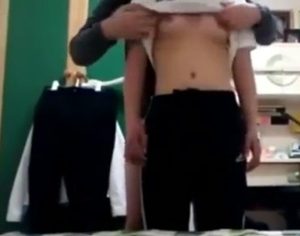 《個人撮影/JC》完全にアウトだから早めに見るんだぞ！中×生の元カノの未発達ボディを撮影した男が動画をネットに公開！