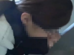 《個人撮影》不倫なのにがっつり中出し！危機感なさ過ぎなギャル妻がマンションの階段でハメ撮り！