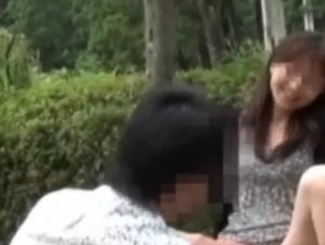 《個人撮影》これがNTR上級者･･見ず知らずの男に抱かれながら撮影している旦那に微笑みかける美人妻さん...