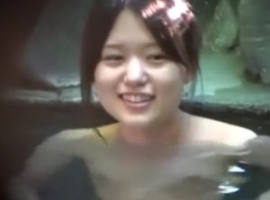 《HD盗撮動画》激カワ女子大生が貸切露天風呂に入っている所をこっそり覗き見！彼氏羨ましすぎだろ･･･