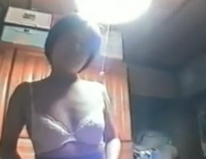 《個人撮影》ガチ素人夫婦の投稿ハメ撮り！素朴な奥さんが清楚に感じる様子が最高に抜けるんだがｗｗ