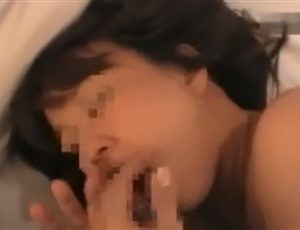 《個人撮影》素人不倫カップルがガチ投稿！どこにでもいそうな人妻熟女がご無沙汰セックスで激しく乱れるハメ撮り映像！