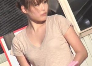 《胸チラ盗撮動画》若奥さんおもいっきり生おっぱい vol.08