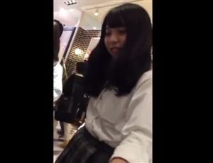 【盗撮動画】エグるアングルが最高！ギャル服売り場で発見した発展途上JKの超ミニスカ制服パンチラ！
