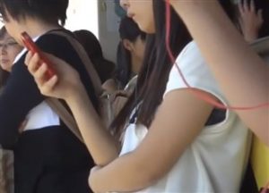 犯罪注意！盗撮魔のストーカー記録映像！激カワJDを何日も尾行してパンチラ顔出し映像がこちら