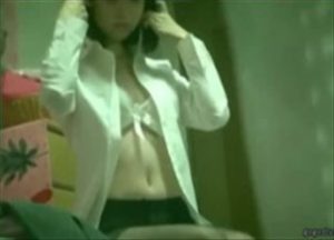 【本物盗撮動画】激ヤバ･･お気に女子大生に睡眠薬を仕込んで寝込みを覗き撮りする危険人物