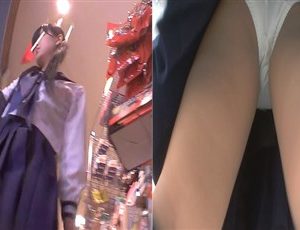 【JCパンチラ】黒いネコからの贈り物　禁断の逆さ撮りNo85