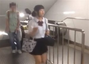 【逆さ撮り盗撮動画】おまいらJK好きだろ Vol.25