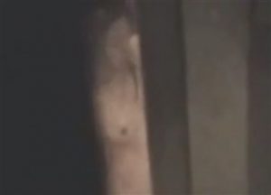 【民家盗撮動画】お風呂場の窓を開けたまま入浴中の無防備なお姉さんを覗き撮り