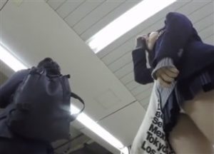 【逆さ撮り盗撮動画】おまいらJK好きだろ Vol.33