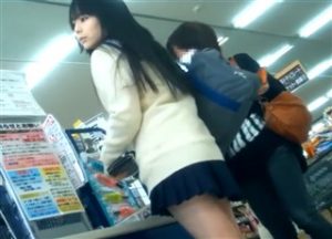 【逆さ撮り盗撮】JK好き撮り師のパンチラ日記 Vol.26