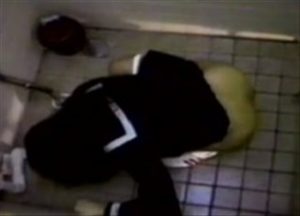 【盗撮動画】女子トイレで制服JCを覗いてたらオナニー始めたんだがｗｗｗ