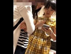 【逆さ撮り盗撮】ロリ顔ショップ店員のフロント&しゃがみパンチラを接客中に隠し撮り