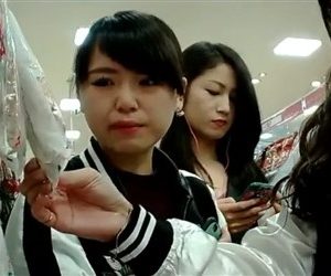 《逆さ撮り盗撮》☆プルート☆ 【高画質】私服娘逆さ撮りＮＯ６０