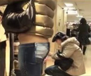 【盗撮動画】ローライズのジーパンから見える ”尻のワレメ” ってエロいよなｗｗｗｗ