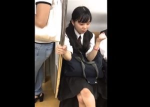《逆さ撮り盗撮》制服JKちゃんのスカート内抜き打ち検査10