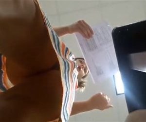 《逆さ撮り盗撮》男子生徒「美人な女教師のTバックパンチラ撮ったから公開するｗｗ」