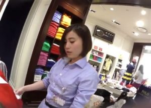 逆さHERO 店員撮り16！　子供服売り場のお姉さん ムッチリ下半身にフィットしたエロいパンティとお腹チラ