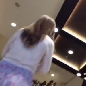 《逆さ撮り盗撮》待ちゆく美女達を徹底追跡！不特定多数のパンチラを顔出しで映像に記録