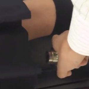 《手撮り盗撮》※顔あり 大人しそうな制服JKをデジカメでパンチラ盗撮したったｗｗｗｗ