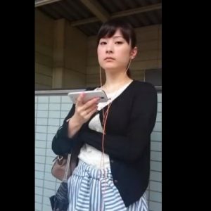 キューブ 激エロ薄い黒ストッキングお姉さんをスカートめくりで純白パンティ透け透け！！