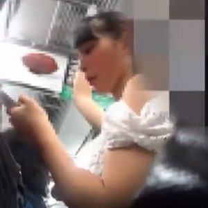 《盗撮動画》SSS級アイドル顔JKちゃんの伝説の純白P逆さ撮り映像、ネット流出