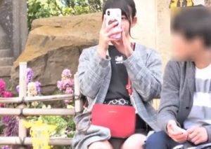 プロ撮り師が撮影した街中美女の座りパンチラ映像、出来が良すぎてやばいｗｗｗ（盗撮動画）