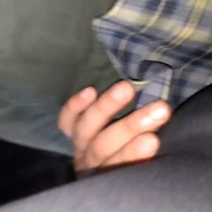 《本物痴漢》満員電車で黒タイツJKの下半身をまさぐる変態男、ネットに晒されるｗｗｗｗ