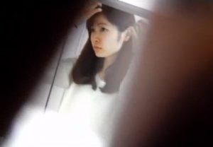 この美人モデルの女子トイレ盗撮動画、犯罪臭がすごい・・・