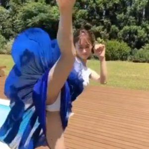 《お宝映像》美人アイドルさん、空手キックで純白パンチラを披露してしまうｗｗｗ