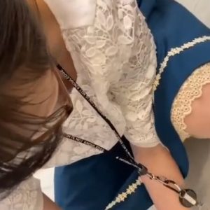 美人なショップ店員のパンチラと胸チラを盗撮する有能撮り師さん、動画を公開するｗｗｗ