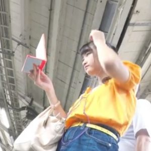 入念におしゃれをチェックする休日の美少女私服JKのパンチラが抜けすぎるｗｗｗ