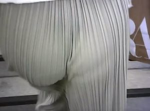 《盗撮動画》こういう”パンツ透け透け”の格好で出歩いてるOLってスケベすぎるよなｗｗｗ