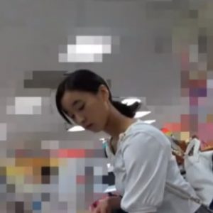 ご丁寧に顔のワイプ付きで盗撮したパンチラ動画を晒される私服JCちゃんたち・・・