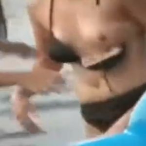《盗撮動画》ビーチでビキニギャルの”乳首ポロリハプニング”が撮れたから晒すｗｗｗｗｗｗｗｗｗｗ