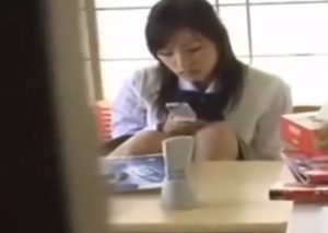 【家庭内盗撮】クッソ生意気なJK妹がオナニー覚えたみたいだから盗撮したったｗｗｗ