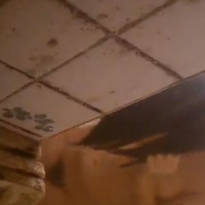 《盗撮動画》民家風呂覗き撮り！隙間からこっそり隠し撮りする犯罪臭がやばい映像が流出