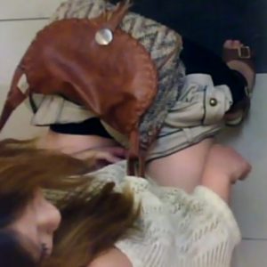 《盗撮動画》店舗トイレ専門撮り師さん、渾身の盗撮動画をネットに公開してしまう